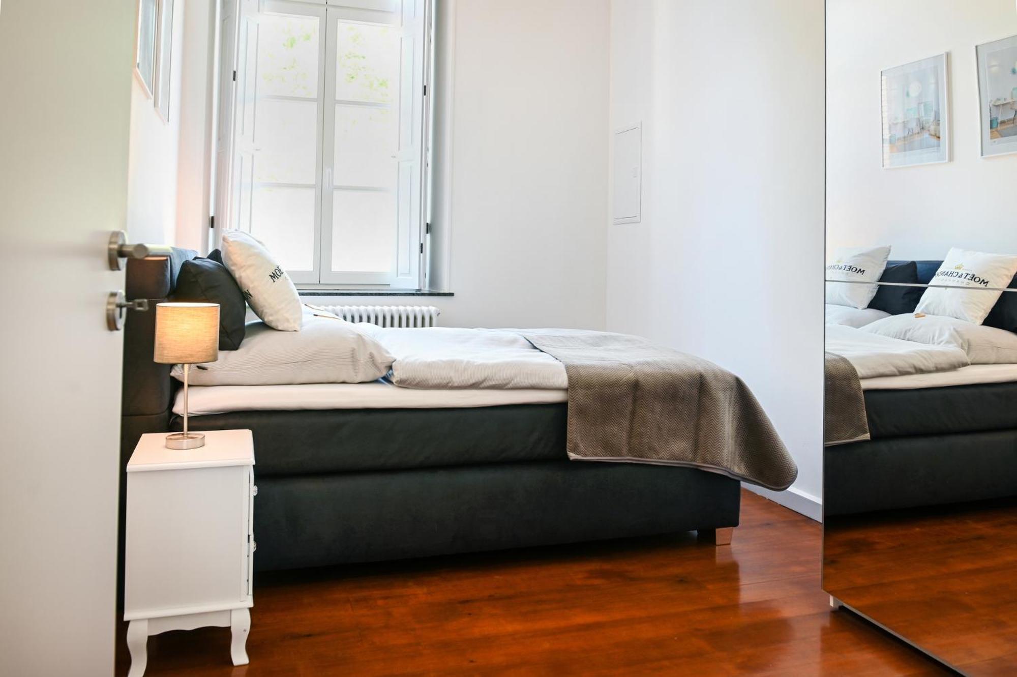 Roemer-Apartment Im Herenhaus Rheinblick Xanten Esterno foto