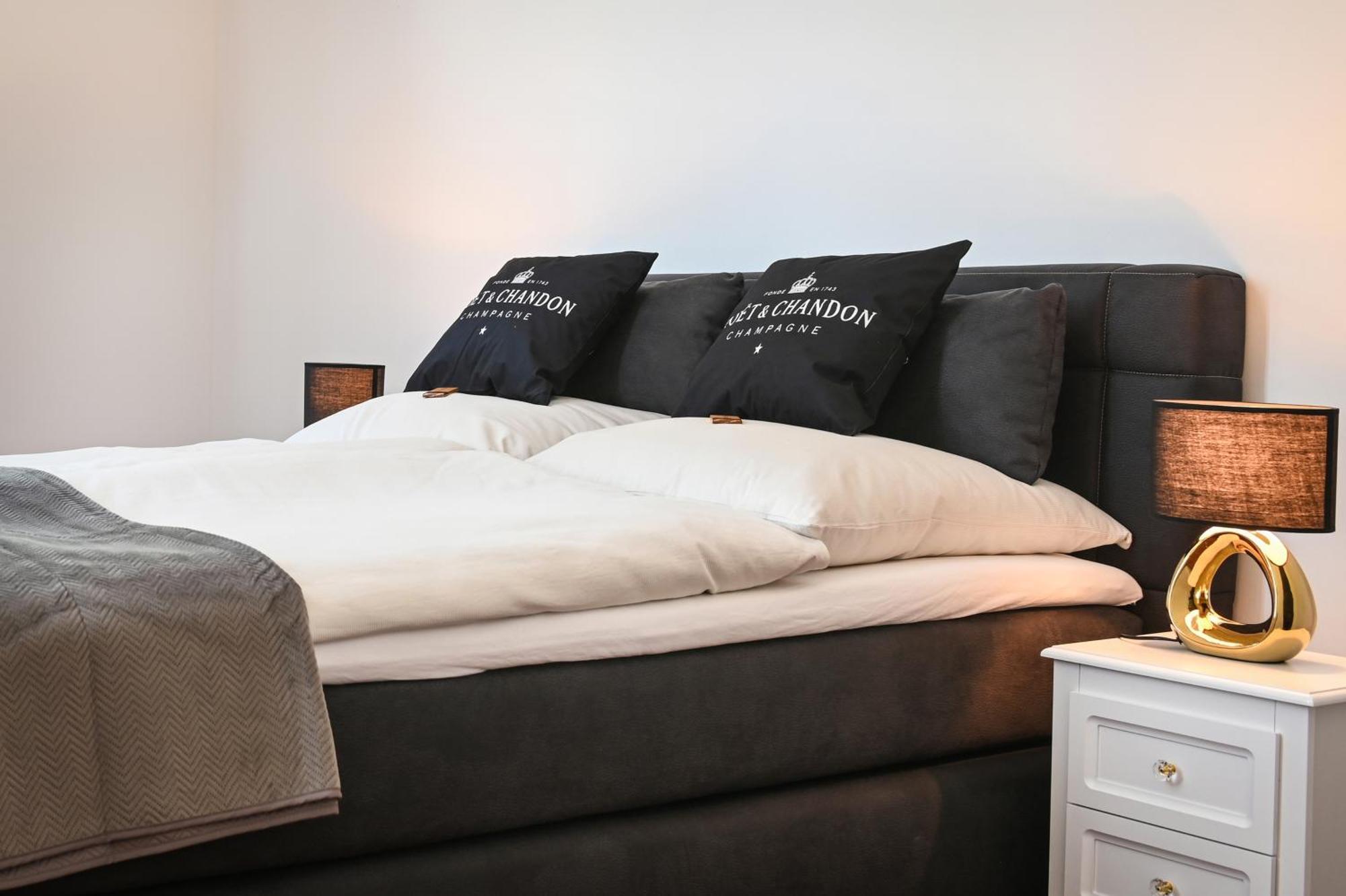 Roemer-Apartment Im Herenhaus Rheinblick Xanten Esterno foto